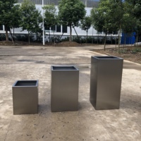Pot de fleurs cube intérieur en acier inoxydable et jardinière carrée extérieure pour la décoration de jardin