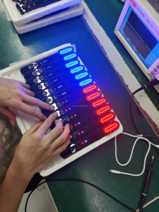 2025 xách tay Facial Home sử dụng vẻ đẹp thiết bị New Massage mặt massager với các tính năng độc đáo - Product Image 4