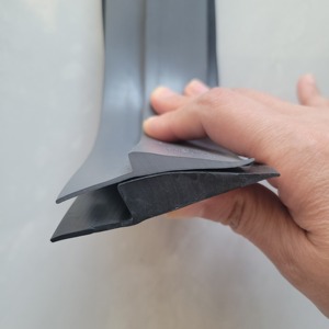 Perfil de PVC para Alfombras con Borde de Goma de 5 mm Personalizable, Moldura de Vinilo para Alfombras, Borde Liso Biselado, Tira de Transición de Goma Flexible para Pisos - Product Image 1