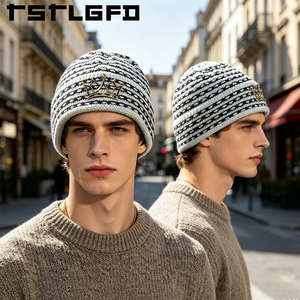 Gorros de Punto Personalizados con Logotipo Bordado al por Mayor, Gorro de Invierno de Punto Grueso con Patrón y Tela Suave, Fabricante de Gorros con Borde Reforzado - Product Image 2