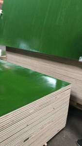 Contrachapado de Álamo Revestido de <span class=keywords><strong>Melamina</strong></span> Grado E1 1220x2440mm para Fábrica de Muebles Modernos - Product Image 5