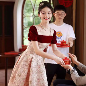 French Style Toast Dress For Brides Burgundy Printed Satin Empire Waist Square Collar Wedding Gown With Zipper Contrast Color - Product Image 3