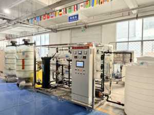 Unité de dessalement <span class=keywords><strong>d</strong></span>'<span class=keywords><strong>eau</strong></span> saumâtre agricole Two Whale 6TPH, pompe PLC, osmose inverse, faible consommation <span class=keywords><strong>d</strong></span>'énergie pour les grandes installations - Product Image 2