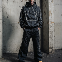 Conjunto Deportivo Personalizado para Hombre con Franjas Reflectantes de Nailon, Chaqueta Cortavientos de Alta Calidad con Cierre y Pantalones Largos