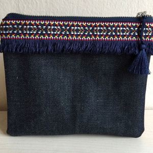 Sac cosmétique en jean personnalisé grande capacité, écologique, avec pompon bohème, pochette zippée, organiseur de maquillage portable et durable pour le voyage - Product Image 2