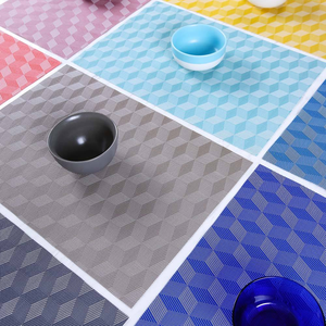 <span class=keywords><strong>Pas</strong></span> <span class=keywords><strong>cher</strong></span> Vente en gros Restaurant Hôtel Cuisine Antidérapant Résistant à la chaleur carré Vinyle Pvc <span class=keywords><strong>Assiette</strong></span> à dîner Tapis de table à manger Sets de table - Product Image 1