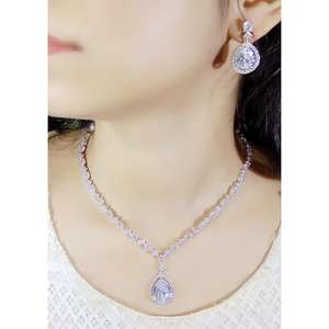 Ensemble de collier anti-ternissement pour femmes indiennes avec boucles d'oreilles assorties et Maang Tika Bijoux AD pour mariage, fête, fiançailles, cadeau - Product Image 2