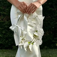 Bouquet de lys calla en soie de style européen avec chaîne de perles, arrangement nuptial cascade à tenir à la main