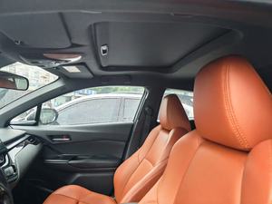 Toyota C-HR 2.0L NA <span class=keywords><strong>2020</strong></span>, SUV économique, édition de pointe, boîte de vitesses automatique CVT, sièges en cuir, conduite à gauche, jantes en alliage R17, traction avant - Product Image 2