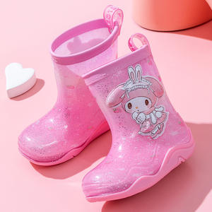 Botas de lluvia para niños de PVC, ligeras, cálidas, impermeables, brillantes, transparentes, con diseño de dibujos animados, antideslizantes, venta al por mayor de fábrica. - Product Image 5
