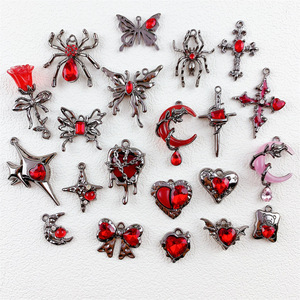 Ciondolo in lega a forma di cuore, rosa, croce e luna, con farfalla rossa e ragno, per gioielli cristiani fai da te di Halloween - Product Image 2