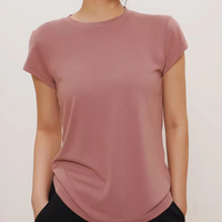Kaos Wanita Lengan Pendek Off-Shoulder Motif Rajut Kerut Cetak Huruf Kasual Gaya Manis Pedas Seksi Musim Panas 2025 Terbaru