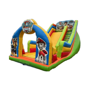 Grand château gonflable en PVC pour l'extérieur, structure de jeu sécurisée pour les fêtes ou les aires de jeux des enfants dans la cour. - Product Image 1