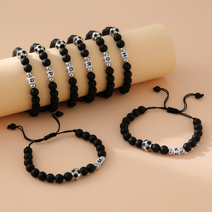Pulsera de cuentas ajustable con 26 letras de fútbol esmeriladas, de moda, superventas 2026, para aficionados, precio al por mayor - Product Image 1