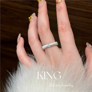 Bague unisexe en argent sterling 925 plaqué or, brossée, double diamant, pour fiançailles, par King Silver Jewelry - Product Image 5