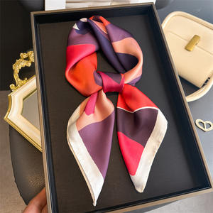 Écharpe en satin à imprimé cheval pour femme, style équestre, carrée, motif cheval abstrait, toucher <span class=keywords><strong>soie</strong></span>, 27 pouces, OEM/ODM - Product Image 6