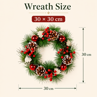 Guirlande de Noël artificielle en pin givré avec boules rouges, pommes de pin, baies rouges et breloque en bois pour porte d'entrée, cheminée et décoration murale de Noël