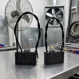 Condensateur de démarrage de moteur <span class=keywords><strong>CBB61</strong></span> 1.2UF 1.5UF 1.<span class=keywords><strong>8UF</strong></span> pour ventilateur de plafond électrique, ventilateur d'extraction, système de ventilation avec fils 250V 400V <span class=keywords><strong>450V</strong></span> - Product Image 1