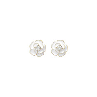 Anting-anting mutiara Camellia mewah ringan wanita anting-anting dengan selera tinggi desain Niche yang elegan musim gugur dan musim dingin