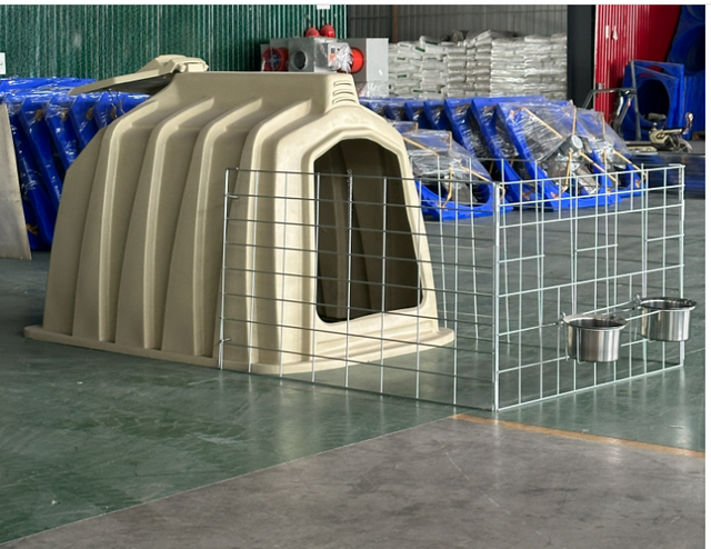 Portable Cattle Farm Plastic Insulated Calf House Durable Outdoor Cow Calf Hutch  Dairy Cow Calf Hutch