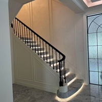 Poteau d'escalier en alliage d'aluminium pour appartement, installation facile, structure solide, antirouille, résistant aux charges, décoratif, étanche