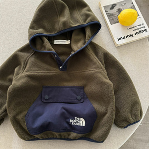 Felpa con Cappuccio per Bambini 2026 Invernale Nuova Collezione Coreana per Ragazzi e Ragazze, Elegante Pullover in <span class=keywords><strong>Cotone</strong></span> Morbido Tinto in Capo con Blocchi di Colore per Neonati - Product Image 4