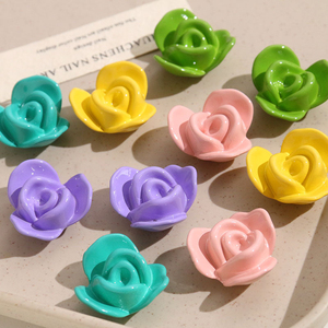 Delicato ciondolo a forma di fiore a petali colorati da 26 mm, <span class=keywords><strong>margherita</strong></span> rosa, con retro piatto, in resina fatta a mano, per <span class=keywords><strong>orecchini</strong></span> e fermagli per capelli fai da te - Product Image 1