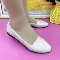 Chaussures d'été pour femmes à semelle souple monocouche, nouvelle collection 2025, à enfiler, bout rond, plates, pour mère, femme d'âge moyen et âgée, semelle en caoutchouc