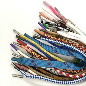 Cordon de serrage rond personnalisé en polyester pour sweats à capuche, sacs, chaussures avec embouts personnalisés en silicone, plastique ou métal - Product Image 1