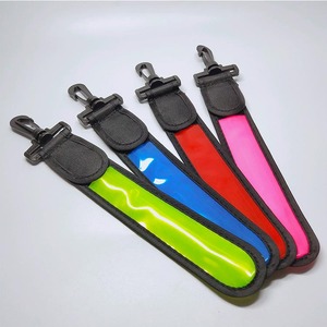 LED colorato incandescente riflettente di sicurezza da polso da bicicletta con fascia da braccio per luce da appendere per luce notturna - Product Image 4