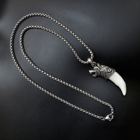 YX010 Collier pendentif en acier inoxydable avec fausses dents d'hyène, amulette tibétaine, collier en os de croc, dents de loup vintage argentées