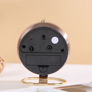 Ad alte prestazioni Design moderno ragazzi sveglia piccolo 3 pollici vassoio grasso coperta orologio da scrivania a buon mercato orologi speciali per i bambini - Product Image 4