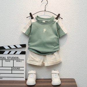 2026 Neue Kinder-Sportbekleidungssets Modische Baumwoll-Buchstaben-T-Shirts Shorts 2-teiliges Outfit Kleinkind-Trainingsanzug Sommer <span class=keywords><strong>Baby</strong></span> Jungen Kleidung - Product Image 1