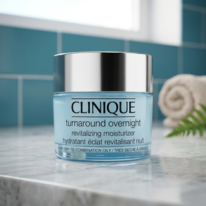Crema Hidratante Revitalizante de Efecto Nocturno de 50 ml con Arbutina, Ácido Hialurónico y Ácido Tranexámico para Mujeres - Product Image 3