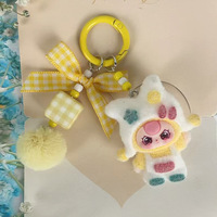 Porte-clés poupée floquée colorée et mignonne avec chapeau, breloque de sac nœud papillon 3D dessin animé, porte-clés de voiture, pendentif de téléphone, vente en gros