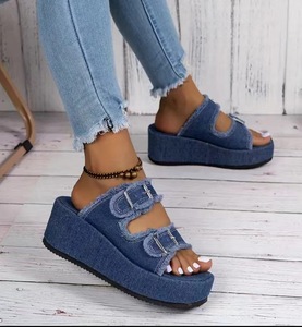 2024 nuove pantofole con suola spessa taglie 35-43 con tacco in Denim fibbia sandalo con un piede per donna e abbigliamento estivo pantofola - Product Image 2
