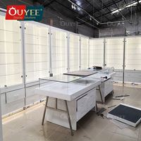 Vitrine de présentation de lunettes OUYEE personnalisée en verre pour magasin d'optique, présentoir mural pour lunettes de soleil