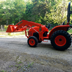 Tracteur Kubota L2501 4x4 de 25 CV avec boîte de vitesses et chargeur frontal, garantie de 2 ans, pour usage agricole et horticole - Product Image 1