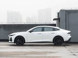 Changan UNI-V 2025, <span class=keywords><strong>berline</strong></span> haut de gamme, conduite à gauche, blanche, haute puissance, traction avant, voitures essence/essence économiques, grand espace, voiture neuve, vente chaude - Product Image 2