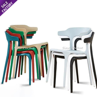 Chaise en plastique de résine de chaise empilable de Desgin Simple coloré pour la décoration de partie de banquet de mariage
