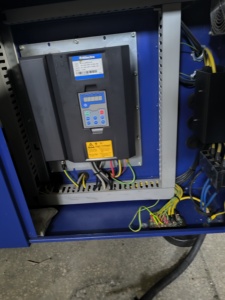 เครื่องฉีดขึ้นรูปพลาสติกแบบเป่าลมไฮดรอลิกแนวนอน HAITIAN 200T ความจุ 2000kN สภาพใหม่ 99% รับประกัน 1 ปี มอเตอร์ปั๊มแบบสกรู PLC - Product Image 5