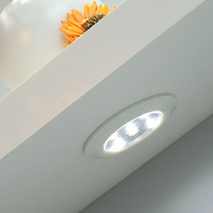 Estante de pared flotante de madera blanco de <span class=keywords><strong>24</strong></span> pulgadas con luz LED - Product Image 2