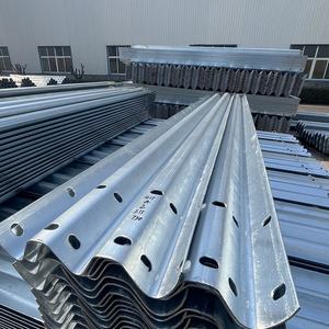 W <span class=keywords><strong>Beam</strong></span> Thrie <span class=keywords><strong>Beam</strong></span> have autostrada Guardrail barriera ad alta resistenza per la sicurezza stradale in acciaio W fascio di superficie zincata a caldo - Product Image 6