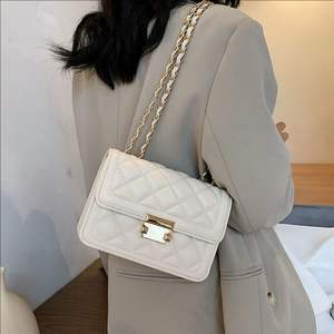 Bolso Bandolera Impermeable Ligero para Mujer, Diseño de Rejilla de Diamantes Coreano, Correa de Cadena, Uso en Exteriores, Capacidad de 3L+, Material PU - Product Image 3