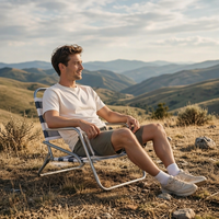Chaise de plage rayée moderne en gros, chaise de camping portable à profil bas avec cadre métallique, siège de vacances pour l'extérieur