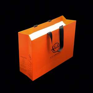 ถุงของขวัญกระดาษคราฟท์สีดำเคลือบทอง พร้อมหูเชือก พิมพ์ออฟเซ็ต  แบบกำหนดเอง ย่อยสลายได้ รีไซเคิลได้ คุณภาพดี - Product Image 2