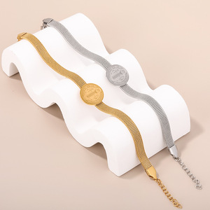 Bracelet Saint Benoît plaqué or 18 carats, bracelet de montre pour père exorciste, protection divine, bijoux religieux - Product Image 5