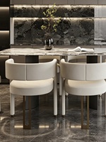 Fauteuil de salle à manger italien moderne et minimaliste de luxe léger avec accoudoirs en tissu artistique et pieds en acier inoxydable – Mobilier de maison