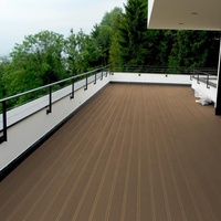 Planche de terrasse extérieure en composite bois-plastique moderne certifiée CE, gaufrée 3D, imperméable et ignifuge pour villa et jardin