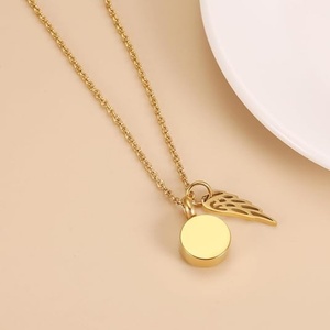 Collar con Urna de Cremación de Cristal Redonda, Colgante con Patrón de Alas de Ángel para Cenizas, Joyería Conmemorativa, Logotipo Personalizado - Product Image 5